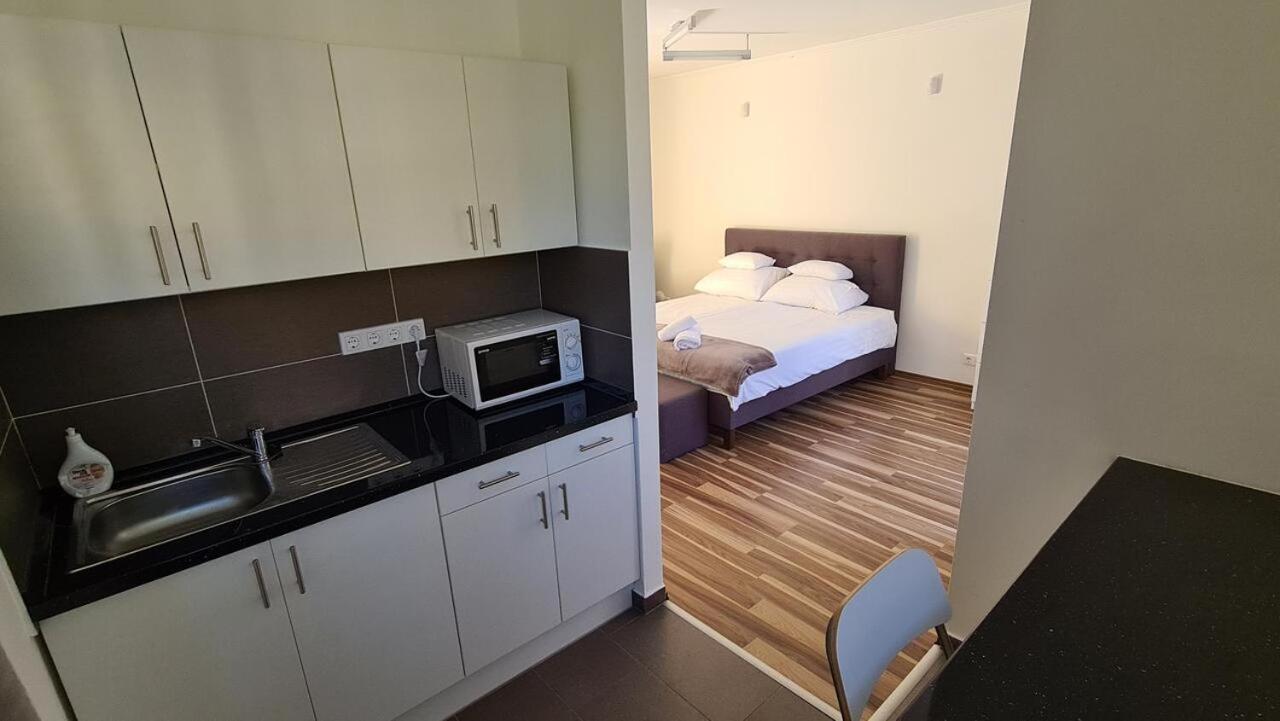 Mediterran Apartman With Pool Siófok Exterior foto