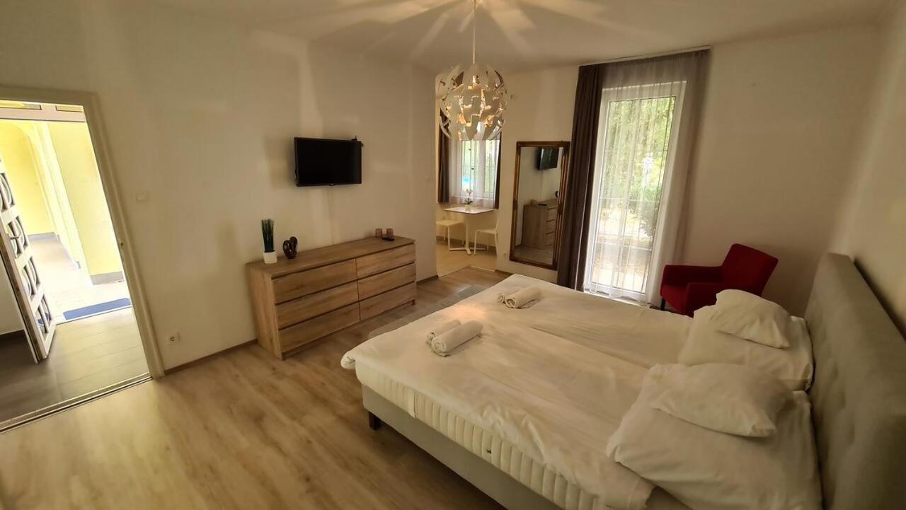 Mediterran Apartman With Pool Siófok Exterior foto