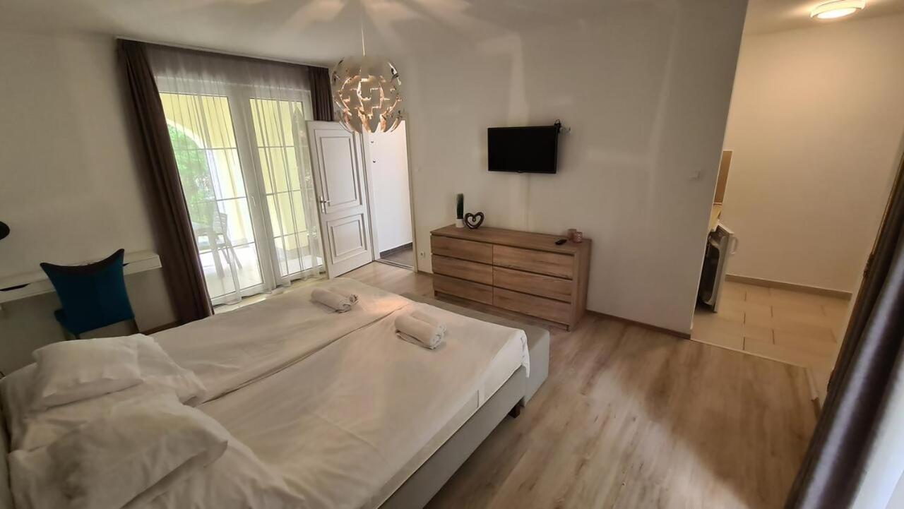 Mediterran Apartman With Pool Siófok Exterior foto
